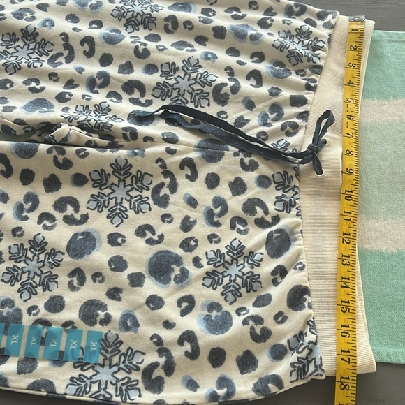 Rockin Around Snowflake Animal Print Loungewear Jogger PJ Track Sweat Pants NWOT - Picture 8 of 11